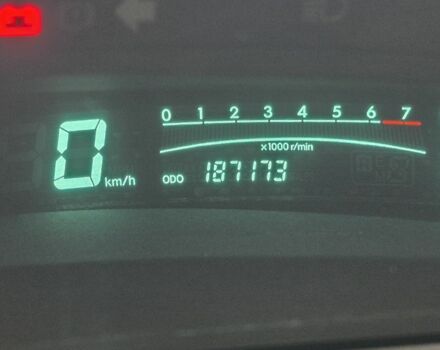 Серый Тойота Ярис, объемом двигателя 1.3 л и пробегом 187 тыс. км за 4700 $, фото 4 на Automoto.ua