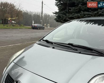 Серый Тойота Ярис, объемом двигателя 1.3 л и пробегом 150 тыс. км за 4600 $, фото 22 на Automoto.ua