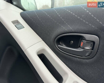 Серый Тойота Ярис, объемом двигателя 1.3 л и пробегом 150 тыс. км за 4600 $, фото 27 на Automoto.ua