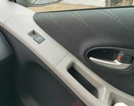 Серый Тойота Ярис, объемом двигателя 1.3 л и пробегом 172 тыс. км за 6200 $, фото 12 на Automoto.ua