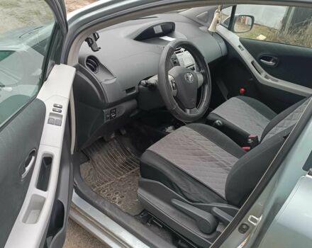 Серый Тойота Ярис, объемом двигателя 1.3 л и пробегом 172 тыс. км за 6200 $, фото 6 на Automoto.ua