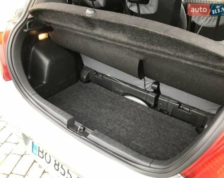 Серый Тойота Ярис, объемом двигателя 1 л и пробегом 186 тыс. км за 3920 $, фото 7 на Automoto.ua