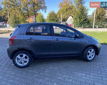 Серый Тойота Ярис, объемом двигателя 1.3 л и пробегом 226 тыс. км за 4400 $, фото 4 на Automoto.ua