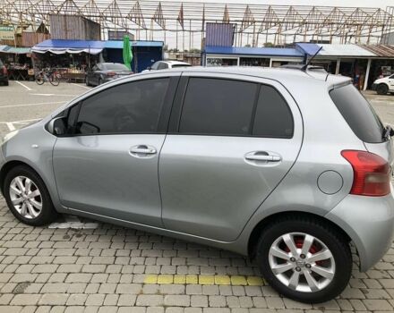 Сірий Тойота Яріс, об'ємом двигуна 1 л та пробігом 185 тис. км за 3950 $, фото 3 на Automoto.ua