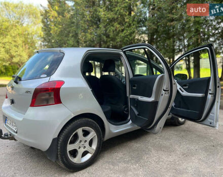 Серый Тойота Ярис, объемом двигателя 1.4 л и пробегом 230 тыс. км за 5700 $, фото 13 на Automoto.ua