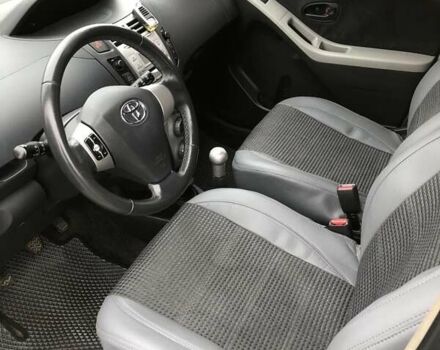 Серый Тойота Ярис, объемом двигателя 1 л и пробегом 186 тыс. км за 3920 $, фото 16 на Automoto.ua