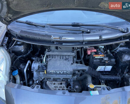 Серый Тойота Ярис, объемом двигателя 1.3 л и пробегом 226 тыс. км за 4400 $, фото 5 на Automoto.ua