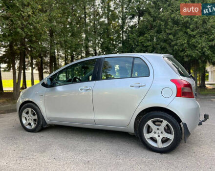 Серый Тойота Ярис, объемом двигателя 1.4 л и пробегом 230 тыс. км за 5700 $, фото 4 на Automoto.ua