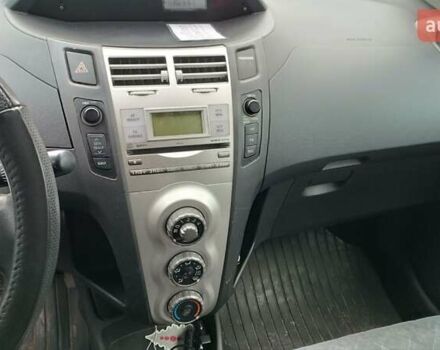 Серый Тойота Ярис, объемом двигателя 1.3 л и пробегом 172 тыс. км за 5999 $, фото 12 на Automoto.ua