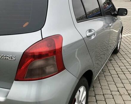 Серый Тойота Ярис, объемом двигателя 1 л и пробегом 186 тыс. км за 3920 $, фото 22 на Automoto.ua