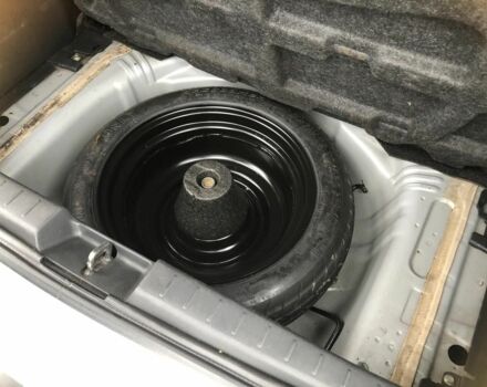 Сірий Тойота Яріс, об'ємом двигуна 1 л та пробігом 185 тис. км за 3950 $, фото 5 на Automoto.ua