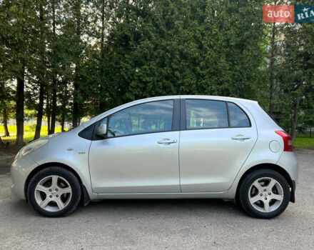 Серый Тойота Ярис, объемом двигателя 1.4 л и пробегом 230 тыс. км за 5700 $, фото 1 на Automoto.ua