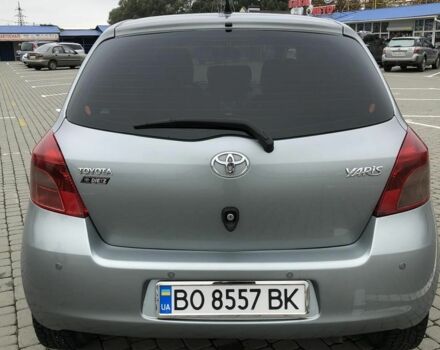 Сірий Тойота Яріс, об'ємом двигуна 1 л та пробігом 185 тис. км за 3950 $, фото 1 на Automoto.ua