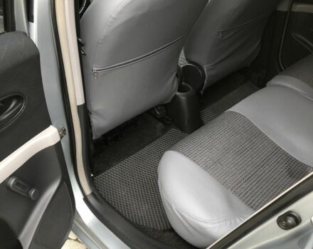 Сірий Тойота Яріс, об'ємом двигуна 1 л та пробігом 185 тис. км за 3950 $, фото 16 на Automoto.ua