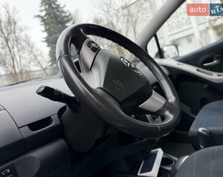 Сірий Тойота Яріс, об'ємом двигуна 1.4 л та пробігом 290 тис. км за 5999 $, фото 45 на Automoto.ua