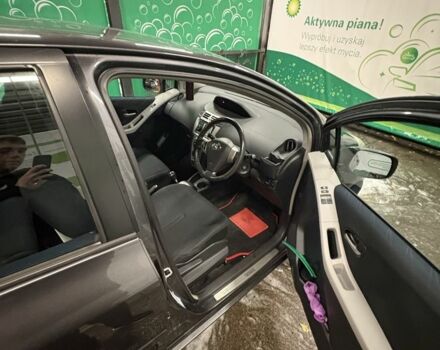 Серый Тойота Ярис, объемом двигателя 0 л и пробегом 166 тыс. км за 4000 $, фото 3 на Automoto.ua