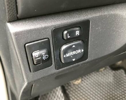 Серый Тойота Ярис, объемом двигателя 1 л и пробегом 186 тыс. км за 3920 $, фото 10 на Automoto.ua