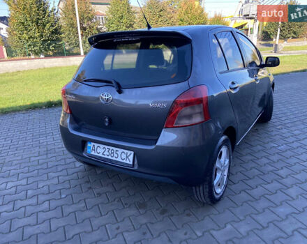 Серый Тойота Ярис, объемом двигателя 1.3 л и пробегом 226 тыс. км за 4400 $, фото 3 на Automoto.ua