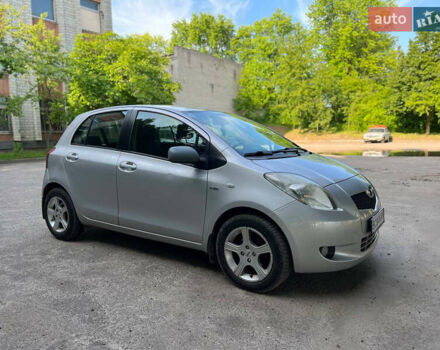 Серый Тойота Ярис, объемом двигателя 1.4 л и пробегом 230 тыс. км за 5700 $, фото 5 на Automoto.ua