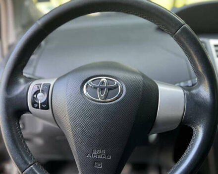 Серый Тойота Ярис, объемом двигателя 1.4 л и пробегом 230 тыс. км за 5700 $, фото 25 на Automoto.ua