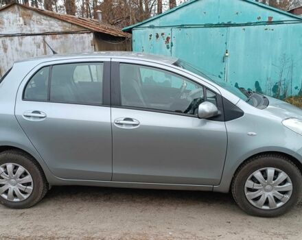 Серый Тойота Ярис, объемом двигателя 1.3 л и пробегом 172 тыс. км за 6200 $, фото 2 на Automoto.ua