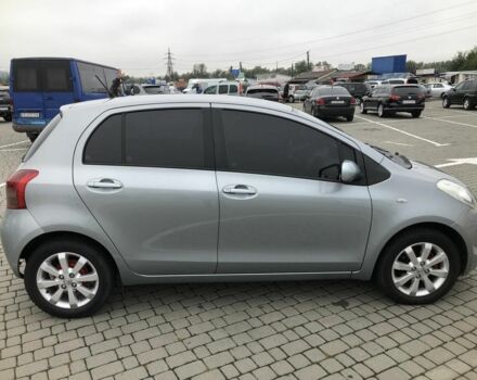 Сірий Тойота Яріс, об'ємом двигуна 1 л та пробігом 185 тис. км за 3950 $, фото 2 на Automoto.ua