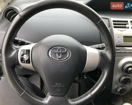 Серый Тойота Ярис, объемом двигателя 1 л и пробегом 186 тыс. км за 3920 $, фото 15 на Automoto.ua