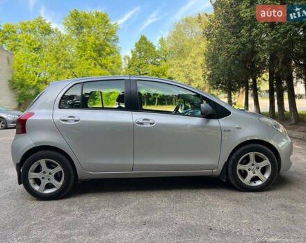 Серый Тойота Ярис, объемом двигателя 1.4 л и пробегом 230 тыс. км за 5700 $, фото 6 на Automoto.ua