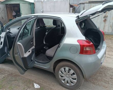 Серый Тойота Ярис, объемом двигателя 1.3 л и пробегом 172 тыс. км за 6200 $, фото 3 на Automoto.ua