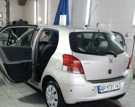 Сірий Тойота Яріс, об'ємом двигуна 1.3 л та пробігом 169 тис. км за 6200 $, фото 1 на Automoto.ua