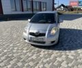 Серый Тойота Ярис, объемом двигателя 1.36 л и пробегом 307 тыс. км за 4500 $, фото 1 на Automoto.ua