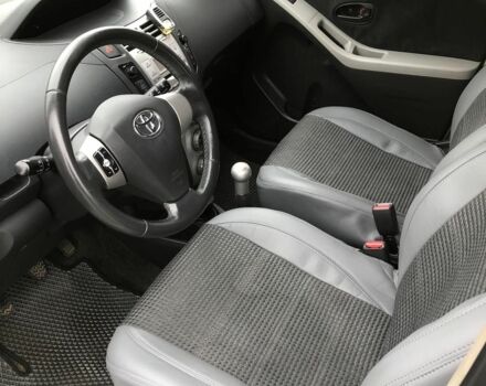Сірий Тойота Яріс, об'ємом двигуна 1 л та пробігом 185 тис. км за 3950 $, фото 10 на Automoto.ua