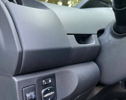 Серый Тойота Ярис, объемом двигателя 1.4 л и пробегом 230 тыс. км за 5700 $, фото 11 на Automoto.ua