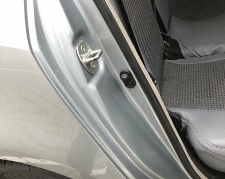 Серый Тойота Ярис, объемом двигателя 1 л и пробегом 186 тыс. км за 3920 $, фото 20 на Automoto.ua