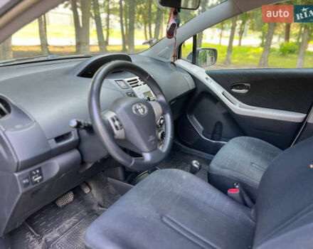 Серый Тойота Ярис, объемом двигателя 1.4 л и пробегом 230 тыс. км за 5700 $, фото 8 на Automoto.ua