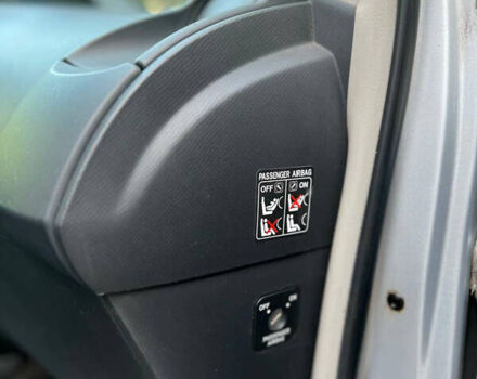 Серый Тойота Ярис, объемом двигателя 1.4 л и пробегом 230 тыс. км за 5700 $, фото 24 на Automoto.ua