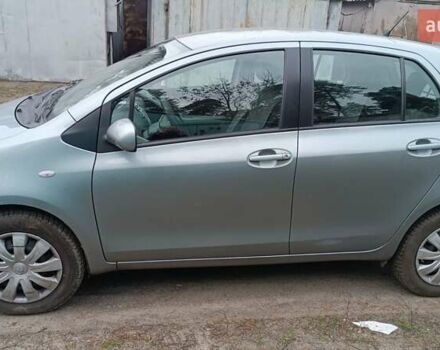 Серый Тойота Ярис, объемом двигателя 1.3 л и пробегом 172 тыс. км за 5999 $, фото 1 на Automoto.ua