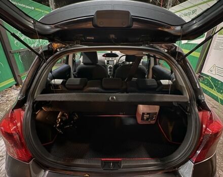 Серый Тойота Ярис, объемом двигателя 0 л и пробегом 166 тыс. км за 4000 $, фото 4 на Automoto.ua