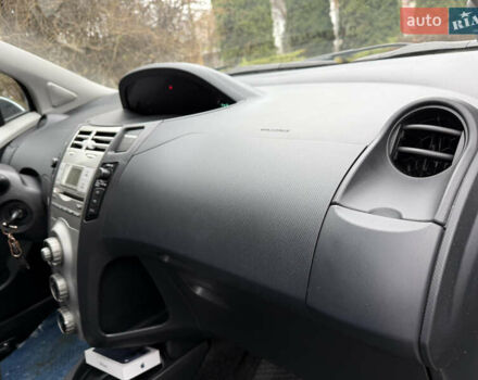 Сірий Тойота Яріс, об'ємом двигуна 1.4 л та пробігом 290 тис. км за 5999 $, фото 47 на Automoto.ua