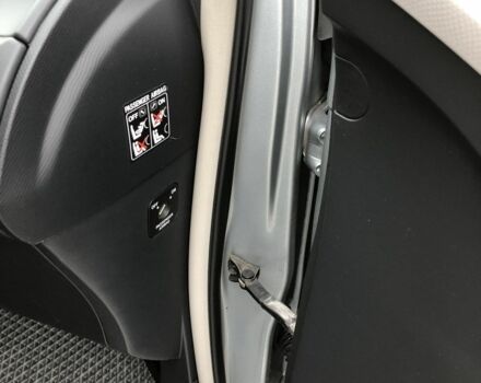 Сірий Тойота Яріс, об'ємом двигуна 1 л та пробігом 185 тис. км за 3950 $, фото 18 на Automoto.ua