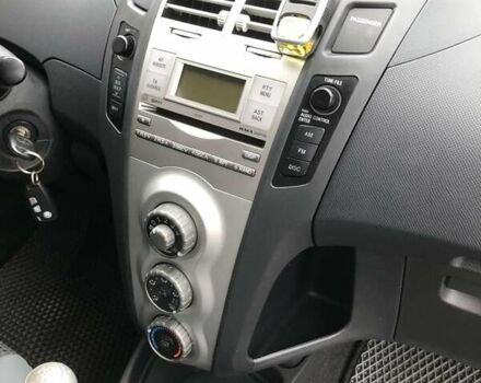 Серый Тойота Ярис, объемом двигателя 1 л и пробегом 186 тыс. км за 3920 $, фото 17 на Automoto.ua