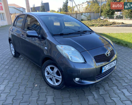 Серый Тойота Ярис, объемом двигателя 1.3 л и пробегом 226 тыс. км за 4400 $, фото 1 на Automoto.ua