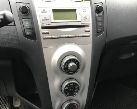 Сірий Тойота Яріс, об'ємом двигуна 1 л та пробігом 185 тис. км за 3950 $, фото 11 на Automoto.ua