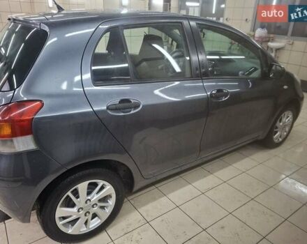 Серый Тойота Ярис, объемом двигателя 1 л и пробегом 201 тыс. км за 6000 $, фото 1 на Automoto.ua