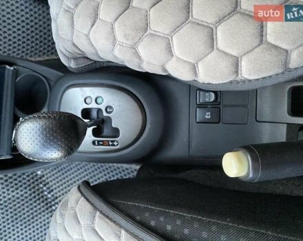 Серый Тойота Ярис, объемом двигателя 1.36 л и пробегом 199 тыс. км за 7000 $, фото 21 на Automoto.ua