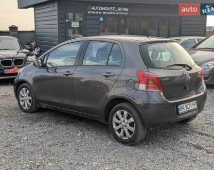 Серый Тойота Ярис, объемом двигателя 1.36 л и пробегом 250 тыс. км за 4950 $, фото 17 на Automoto.ua