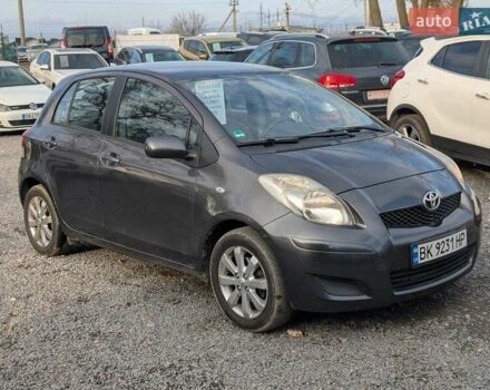 Серый Тойота Ярис, объемом двигателя 1.36 л и пробегом 250 тыс. км за 4950 $, фото 6 на Automoto.ua