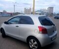 Серый Тойота Ярис, объемом двигателя 1 л и пробегом 210 тыс. км за 5000 $, фото 2 на Automoto.ua
