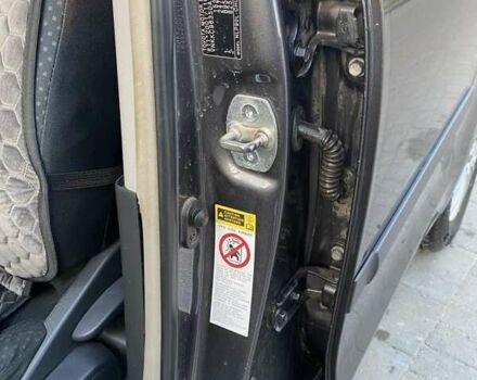 Серый Тойота Ярис, объемом двигателя 1.36 л и пробегом 199 тыс. км за 7000 $, фото 15 на Automoto.ua