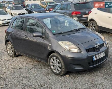 Серый Тойота Ярис, объемом двигателя 1.36 л и пробегом 250 тыс. км за 4950 $, фото 7 на Automoto.ua